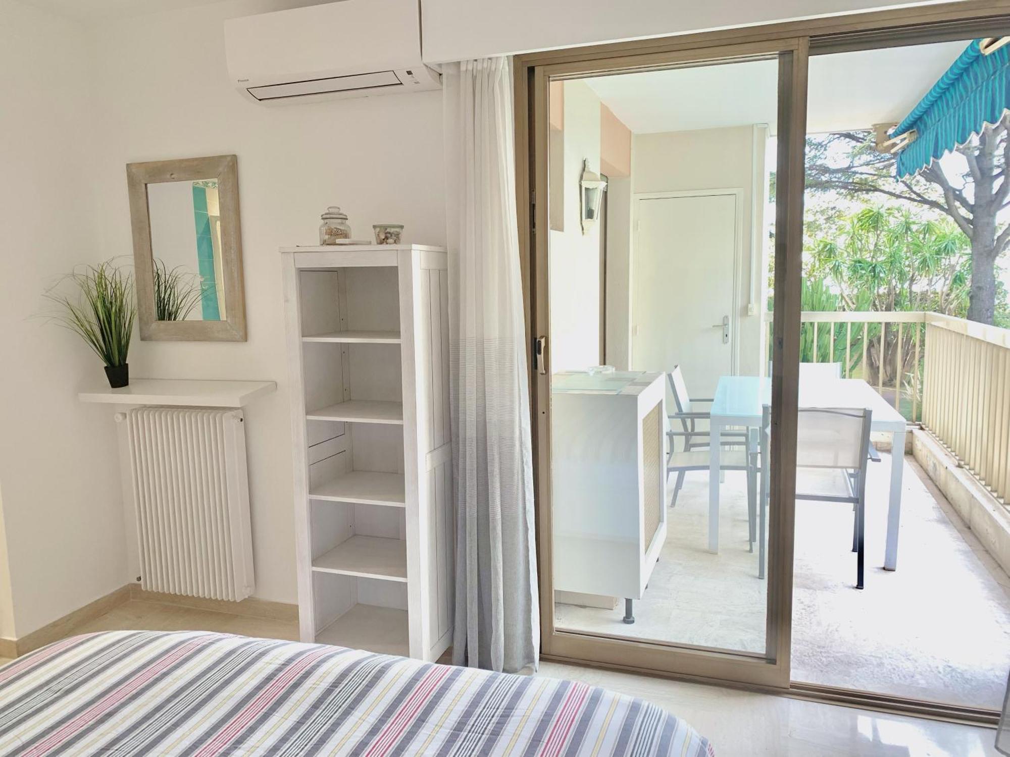 Apartment Front De Mer, 80m2 *